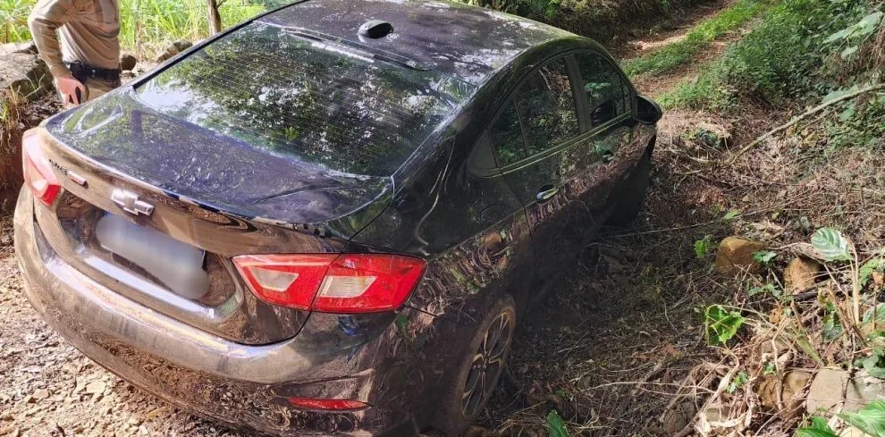 Mulher é assaltada, levada por criminosos e consegue fugir no interior de Capinzal