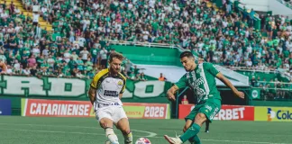 Chapecoense segura empate com Criciúma e avança às semifinais do Estadual