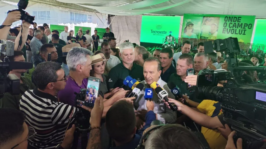 Governador Jorginho Mello anuncia linha de crédito para produtores de leite durante o Tecnoeste 2026 em Concórdia