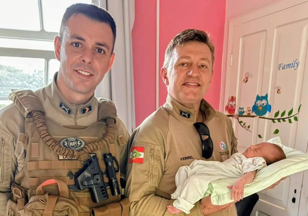 Policiais salvam bebê de 8 dias de vida engasgado com leite materno em Arabutã