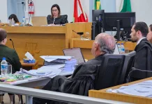 Acusada de contratar cartomante para matar atual companheira do ex-marido é absolvida, em Chapecó