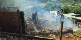 Incendio-destroi-residencia-em-Seara