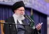 Irã confirma morte do líder supremo Ali Khamenei O líder supremo do Irã, aiatolá Ali Khamenei, fala durante uma reunião em Teerã, Irã, em 17 de fevereiro de 2026. Gabinete do Líder Supremo do IrãWANA (West Asia News Agency)Divulgação via REUTERS