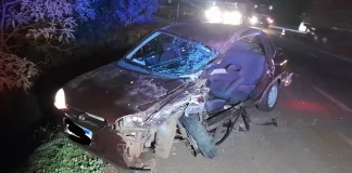 Acidente entre carro e caminhão deixa jovem gravemente ferido na BR-282