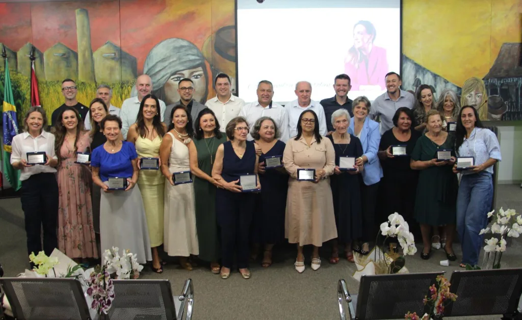 Legislativo de Concórdia faz entrega do Título Mulher 2026