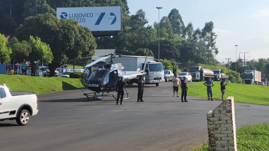 Acidente na BR-282 em Cordilheira Alta envolve caminhão e dois carros