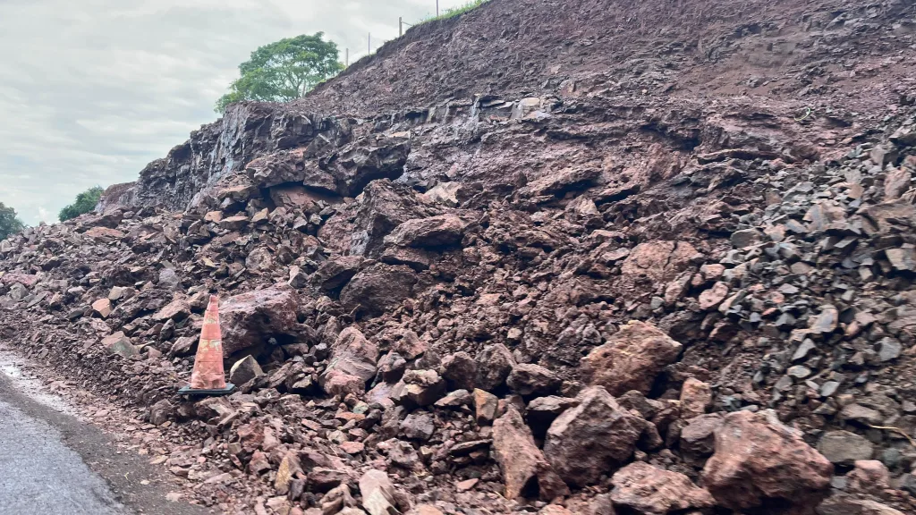 detonações de rochas na SC-283