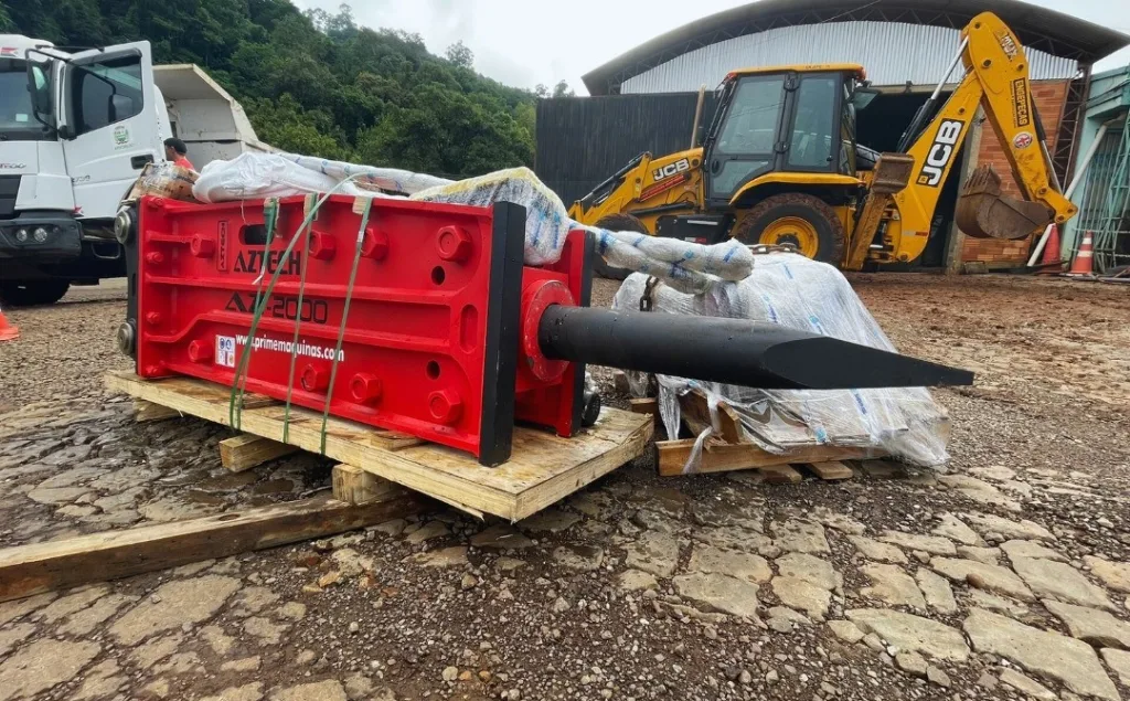 Prefeitura de Arvoredo adquire rompedor hidráulico