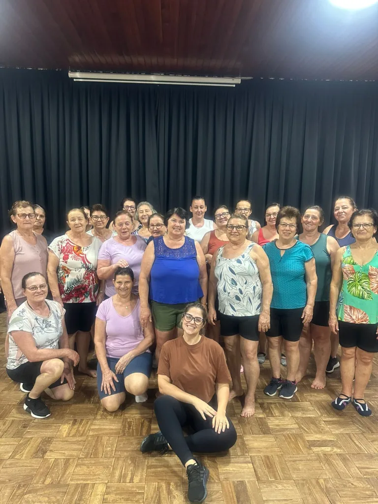 Oficina de dança promove atividade semanal com mais de 30 mulheres em Xavantina