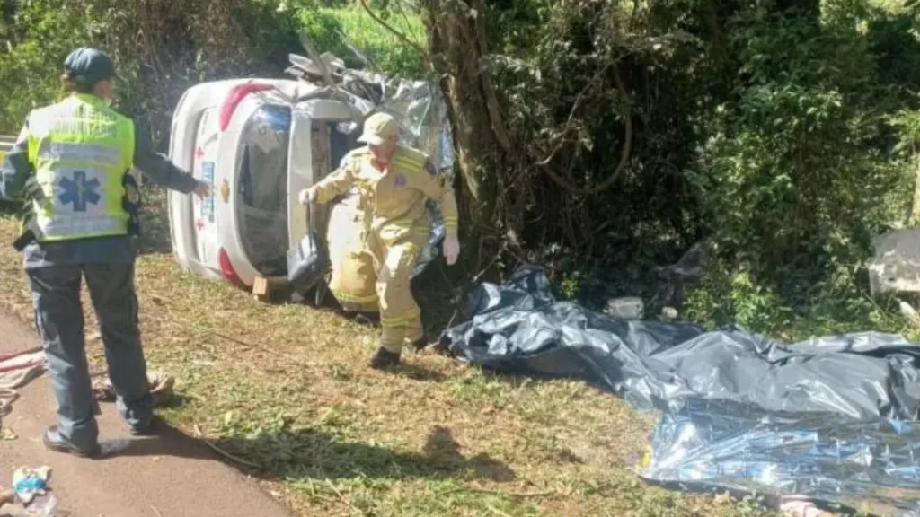 Grave colisão frontal na PR-158 deixa quatro mortos
