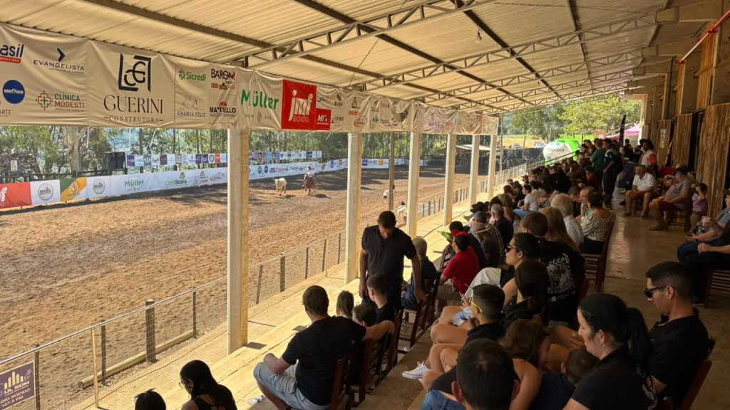 Rodeio no CTG Macanudos encerra hoje com domingueira e finais das provas de laço