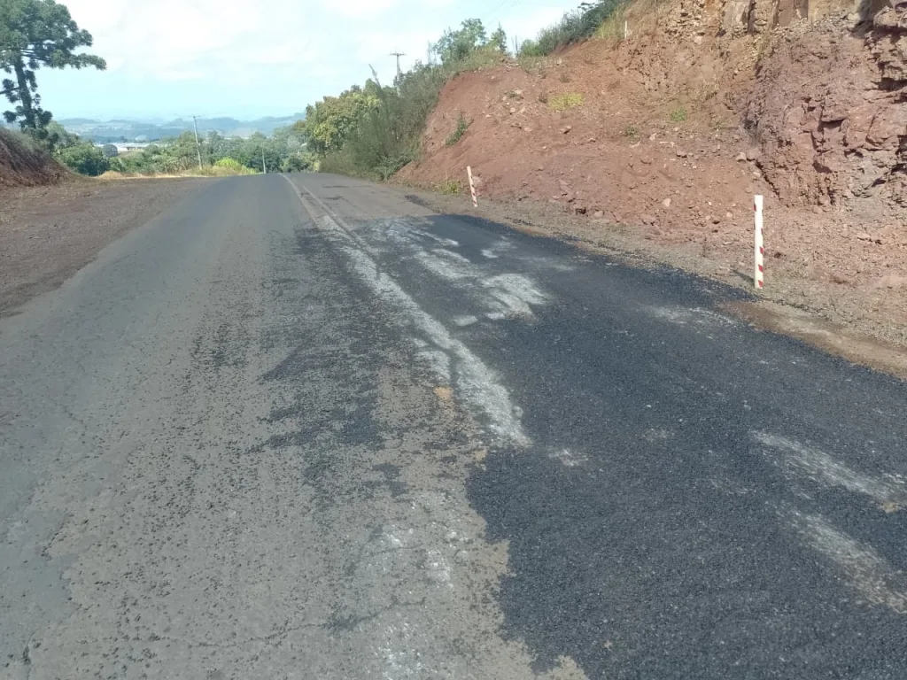 Operação tapa-buracos é realizada na SC-283 entre Seara e Arvoredo