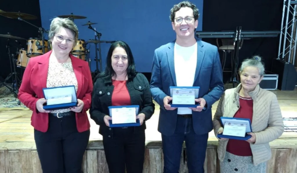 Seara celebra o Dia do Trabalhador com homenagem a servidores municipais