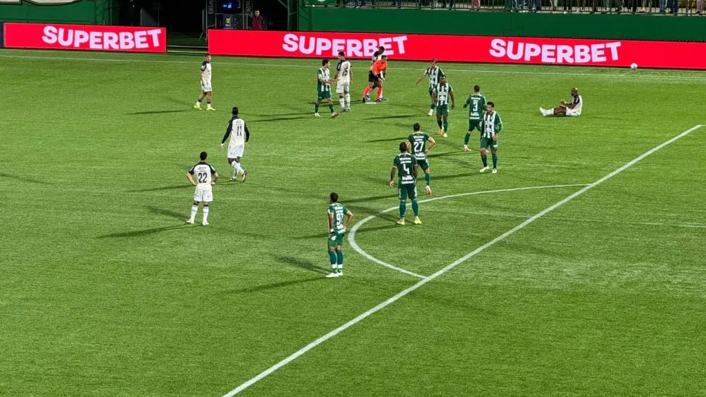 Em jogo de cinco gols, Chapecoense perde para o Remo