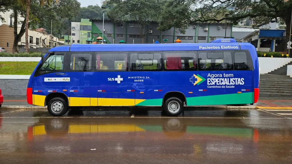 Seara recebe novo micro-ônibus para transporte de pacientes
