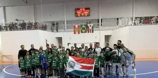 Novos uniformes são entregues para as escolinhas esportivas de Arvoredo