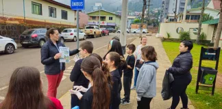 Alunos da EEB Seara realizam caminhada ecológica