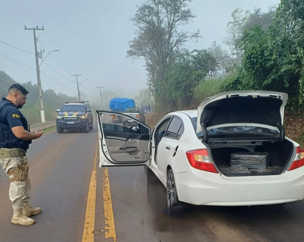 PRF intercepta veículo clonado com mais de 120 quilos de maconha no Oeste de SC