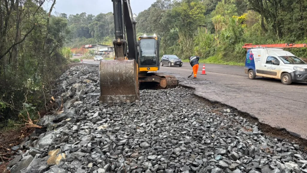 Obras na SC-283, na saída para Concórdia