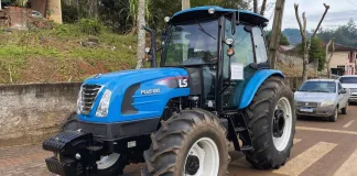 Prefeitura de Arvoredo recebe novo trator