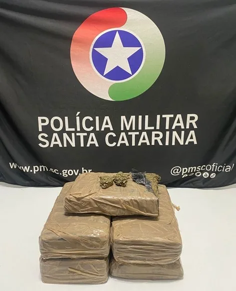 PM prende dois homens e apreende cinco quilos de maconha em Chapecó