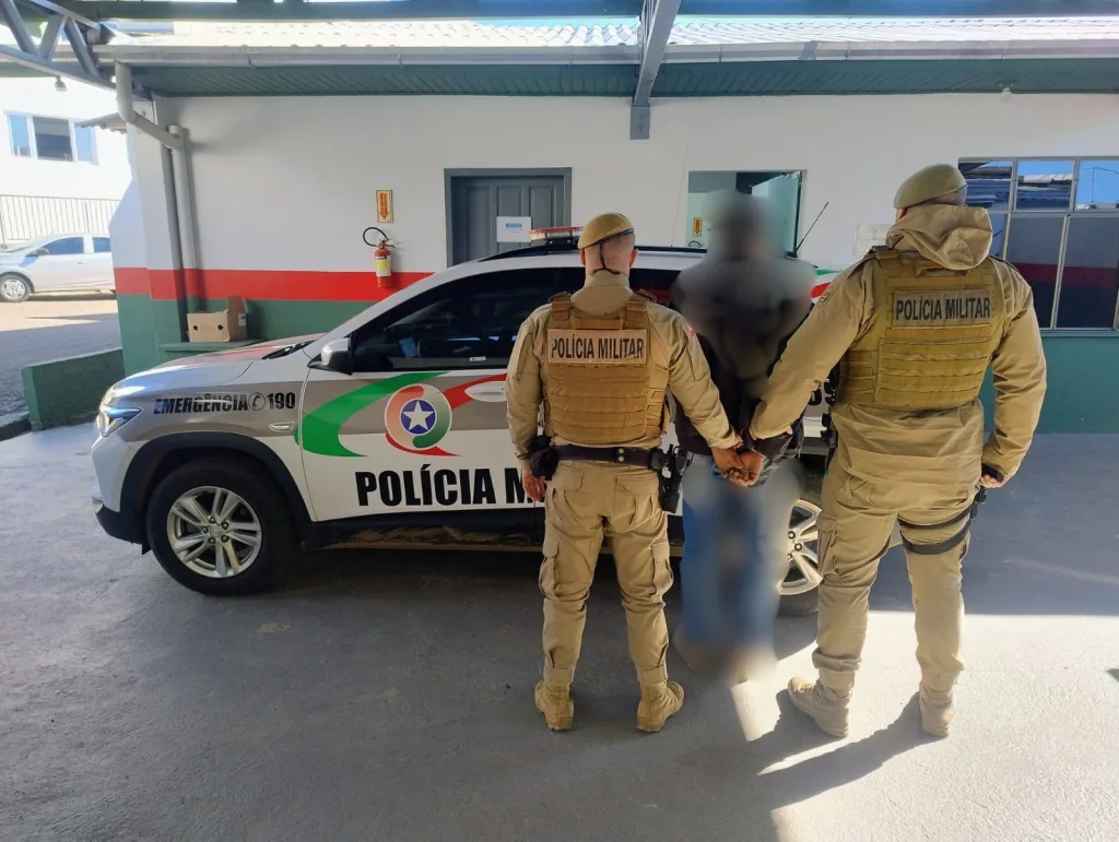 Polícia Militar prende foragido por homicídio em Concórdia