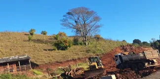 Atrasos em pagamentos na obra da SC-283 levam terceirizados a retirar máquinas e ameaçar ação judicial