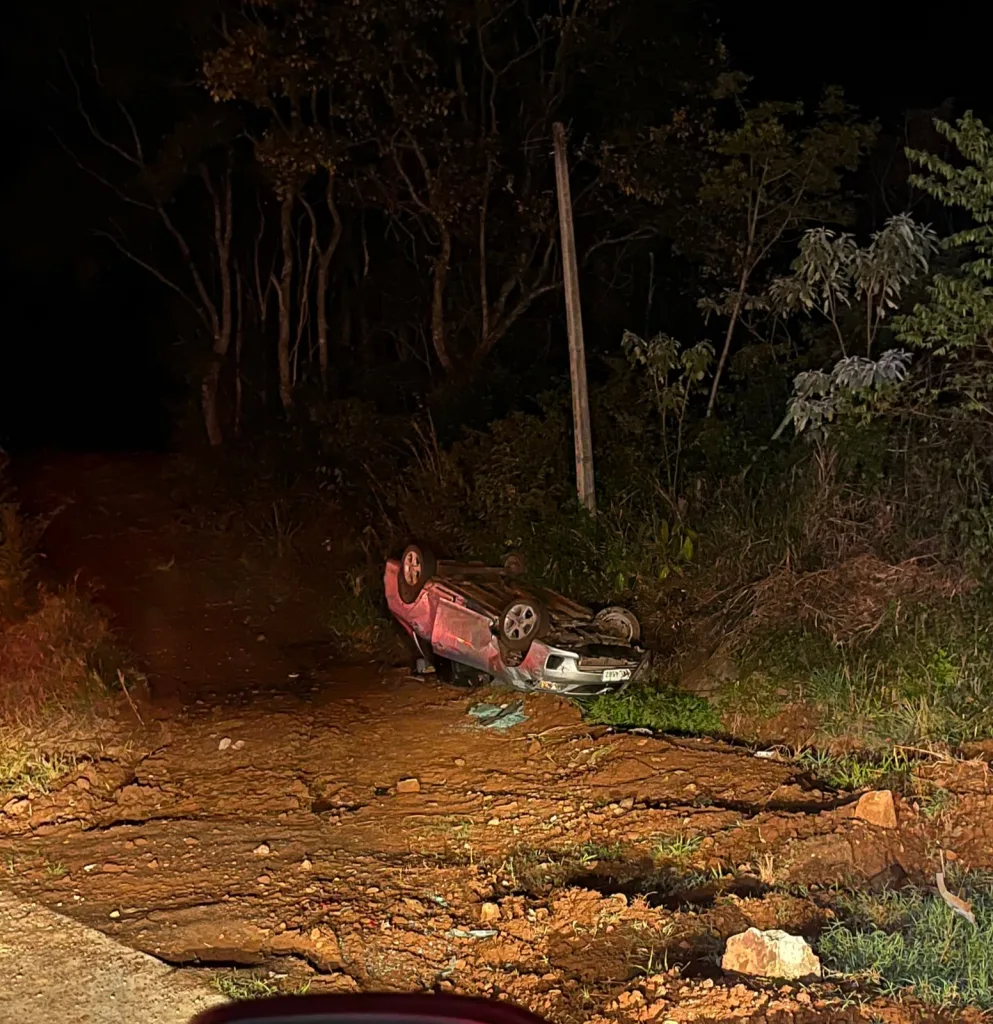 Saída de pista deixa dois feridos na SC-305, em São Lourenço do Oeste