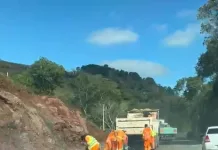 Vídeo: Operação de tapa-buraco é realizada na SC-283 em Arvoredo Operação de tapa-buraco é realizada na SC-283 em Arvoredo