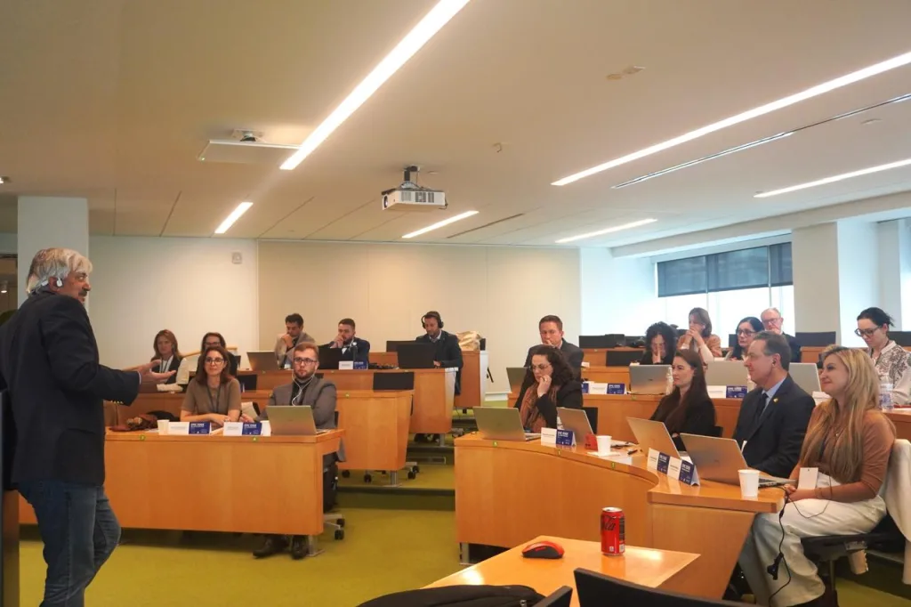 UNC amplia perspectivas sobre inovação e futuro da educação com referência global