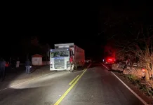 Acidente entre caminhão e caminhonete deixa uma pessoa morta na SC 283, em Caibi