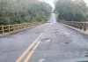 Ponte sobre o rio Jacutinga, na SC-283, apresenta buracos