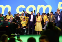 Com a presença do presidente da Argentina, convenção do PL oficializa candidatura de Flávio Bolsonaro à Presidência