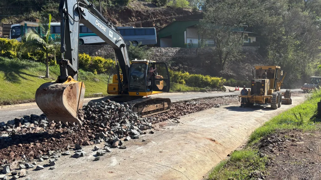 Recuperação de pista e novo trevo no acesso a Canhada Grande pela SC-283