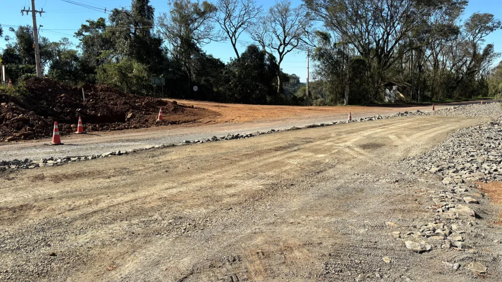 Recuperação de pista e novo trevo no acesso a Canhada Grande pela SC-283
