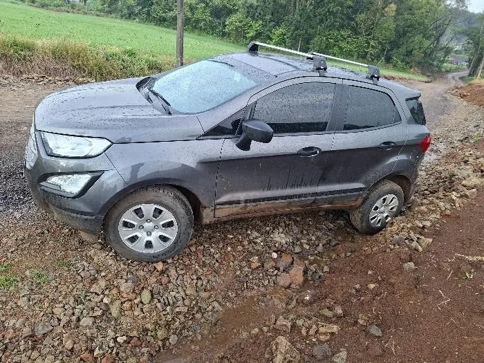 Polícia Militar recupera veículo com registro de roubo em Concórdia