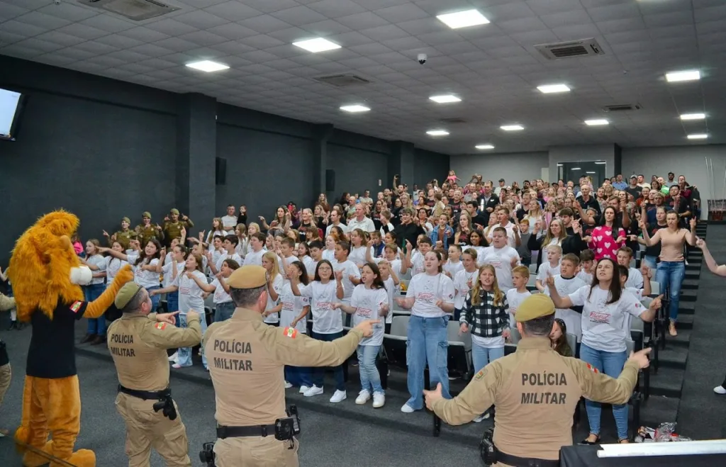 Proerd forma 56 crianças e 37 pais em Arabutã
