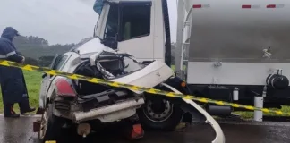 Colisão entre carro e caminhão deixa um morto na SC-135, em Videira