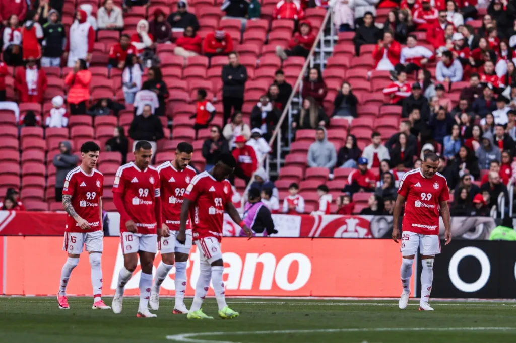 Inter perde para o Santos e se afunda no Z-4