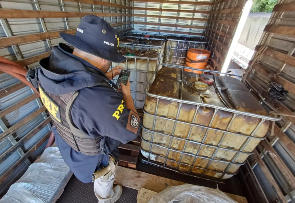 PRF flagra transporte irregular de biodiesel em Chapecó