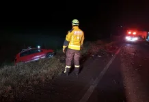 Colisão frontal entre carro e ônibus deixa um morto e um ferido em Bom Jesus