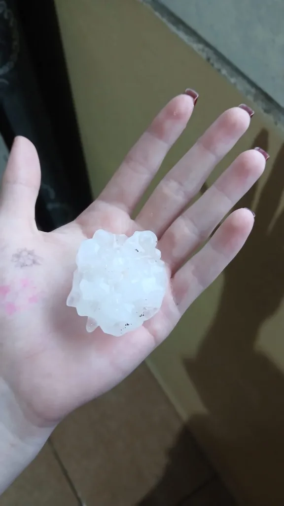 Forte chuva de granizo atinge Paial